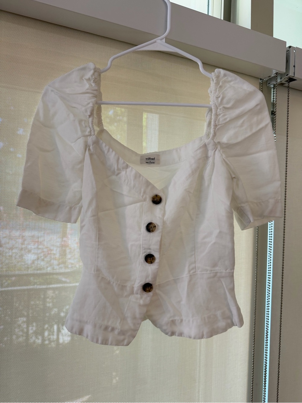 Wilfred White Button-Front Puff Sleeve Top
